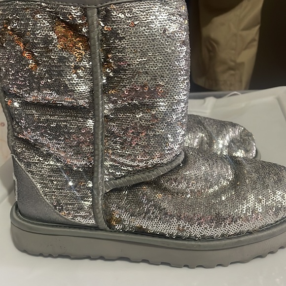 Sequence uggs - Picture 3 of 4